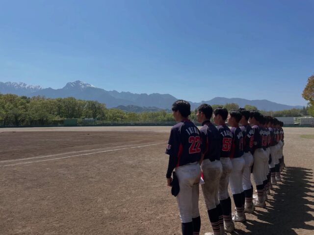 4/27

初の三学年遠征でした。北杜ボーイズさん、ありがとうございました。

朝5時台に集合して、学年ごとに2試合をこなし、チームとして計6試合の経験値です。

ゴールデンウィーク中の練習に活かしましょう！

#山梨遠征
#コーチたちも夢中で写真がほとんどありません