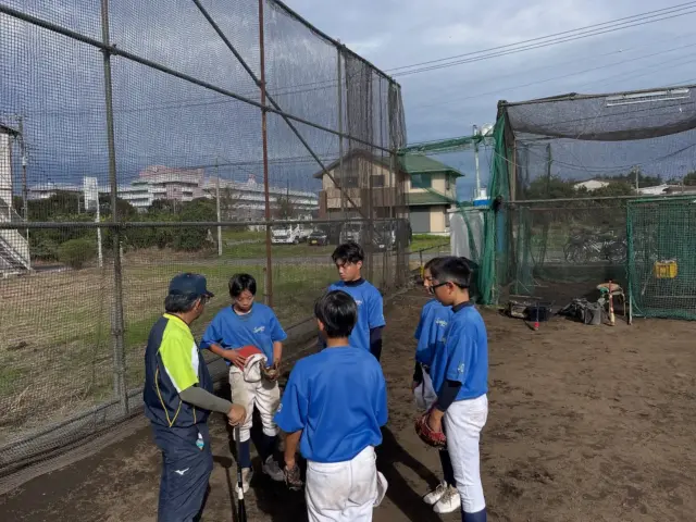 10月19日(日)

一年生大会に向けて頑張っています！引退した中3に教わりながら、基礎的な練習を反復することができました。

今年の一年生を見ていると、練習量と上手くなるスピードは比例しているなと思います。

故障している選手も、しっかり治して早くフルで練習できる日を楽しみにしてます！

#40期