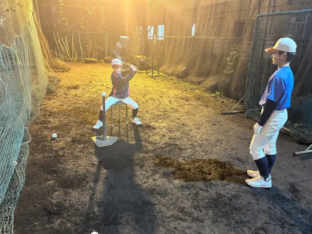 10月28日(火)

ナイター練習でした。今回は杉本監督から、故障していてもできるメニューを頑張っているメンバーの写真が送られてきました。

成長期なので、どうしても痛いところは出てきます。それでもこうやって頑張っている子が、復帰後に活躍すると涙が出そうになります。

2年生はリスト杯へ、1年生は一年生大会に向けて、やれることをやり切りましょう！

#3枚目は元気な人たちです